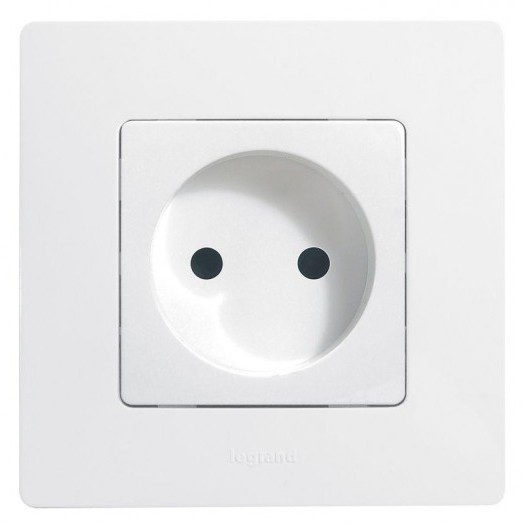 Механизм розетки 1-м СП Etika 16А IP20 250В 2P без заземл. немецк. стандарт винт. клеммы бел. Leg 672220