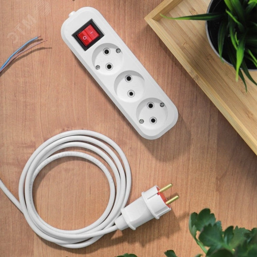 Колодка 3 гнезда с кнопкой без заземления