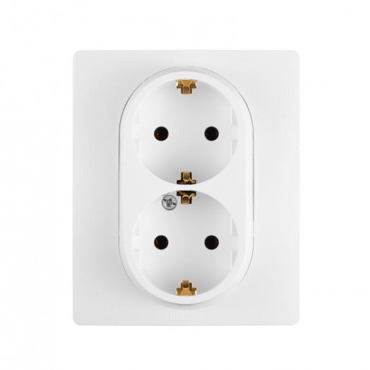 Розетка 2-м СП Etika 16А IP20 250В 2P+E с заземл. немецк. стандарт винт. клеммы в сборе бел. Leg 672223 Розетка 2-м СП Etika 16А IP20 250В 2P+E с заземл. немецк. стандарт винт. клеммы в сборе бел. Leg 672223