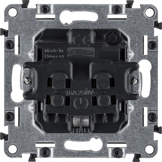 Valena ALLURE Розетка силовая 2К+З 16А 250В с лицевой панелью винтовые зажимы алюминий