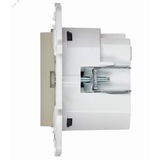 SKANDY Розетка с заземлением с защитными шторками 16А с USB C 18Вт SK-R17B бежевый IEK