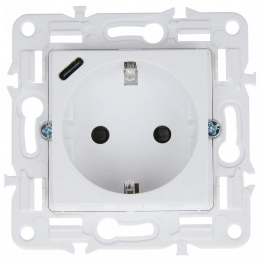 SKANDY Розетка с заземлением с защитными шторками 16А с USB C 18Вт SK-R17W арктический белый IEK