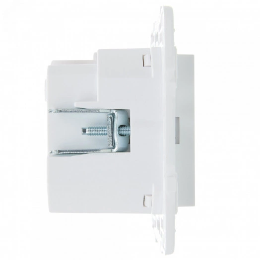 SKANDY Розетка с заземлением с защитными шторками 16А с USB C 18Вт SK-R17W арктический белый IEK