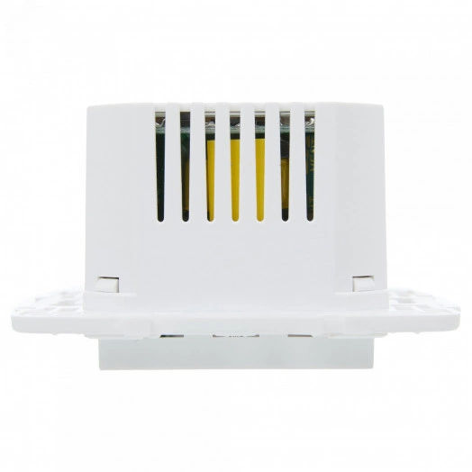 SKANDY Розетка с заземлением с защитными шторками 16А с USB C 18Вт SK-R17W арктический белый IEK