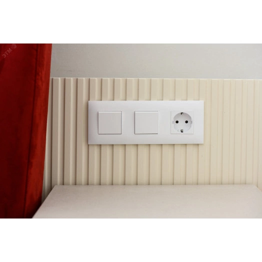 SKANDY Рамка 3-местная SK-F03W арктический белый IEK