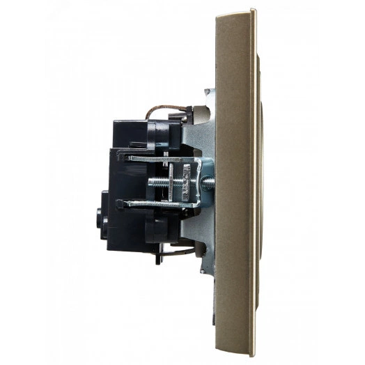 BRITE Розетка 1 пост с заземлением с защитными шторками 16А в сборе РСР14-1-0-БрШ шампань IEK