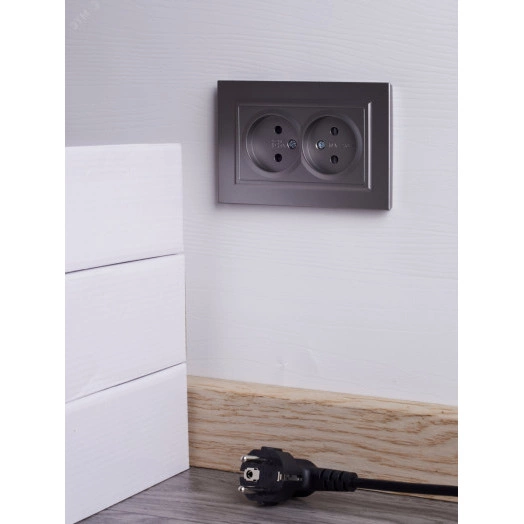 BRITE Розетка 2-местная без заземления с защитными шторками 10А в сборе РСш12-2-БрС сталь IEK