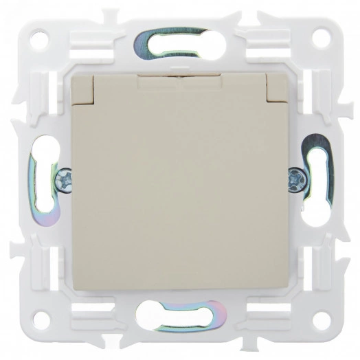 SKANDY Розетка 1-местная с заземлением с защитными шторками и крышкой 16А IP44 SK-R11B бежевый IEK