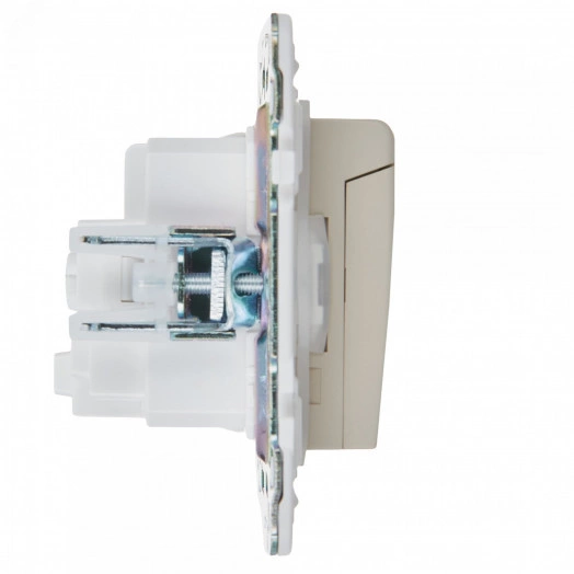 SKANDY Розетка 1-местная с заземлением с защитными шторками и крышкой 16А IP44 SK-R11B бежевый IEK