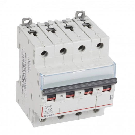 Выключатель автоматический четырехполюсный 32А C DX3-E 6кА