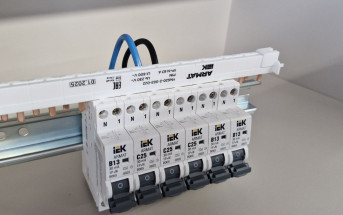 процесс подключения автоматического выключателя электриком