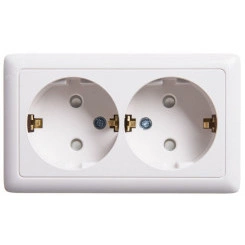 ХИТ Розетка двойная открытой установки с заземлением со шторками изоляционная пластина 16А белый