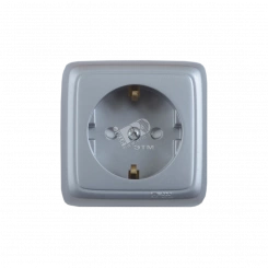 Розетка наружная с заземлением с изоляционной пластиной со шторками серебро