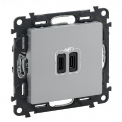 Valena LIFE.Зарядное устройство с двумя USB-разьемами тип С-тип С 240В/5В 3000мА.С лицевой панелью.Цвет Алюминий Valena LIFE.Зарядное устройство с двумя USB-разьемами тип С-тип С 240В/5В 3000мА.С лицевой панелью.Цвет Алюминий