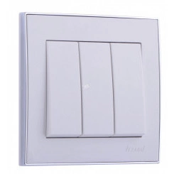 RAIN Выключатель тройной белый с боковой вставкой хром RAIN Выключатель тройной белый с боковой вставкой хром