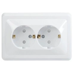 Розетка 2-м СП Вега РСш12-3-ВБ с заземл. контактом и защ. штор 16А бел. IEK ERV24-K01-16-DM