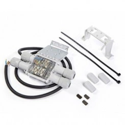 Узел подвода питания для трех греющих кабелей RayClic-PT-02, в комплекте с силовым кабелем 1,5м (3x2,5 мм2), концевой заделкой RayClic E-02 - 3шт., кронштейном RayClic SB-04 - 1шт Узел подвода питания для трех греющих кабелей RayClic-PT-02, в комплекте с силовым кабелем 1,5м (3x2,5 мм2), концевой заделкой RayClic E-02 - 3шт., кронштейном RayClic SB-04 - 1шт