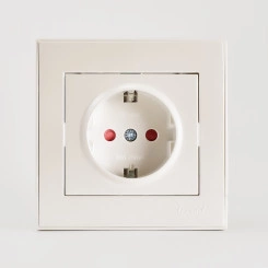 Розетка RAIN с защитой от детей керамика жемчужно-белый перламутр Розетка RAIN с защитой от детей керамика жемчужно-белый перламутр