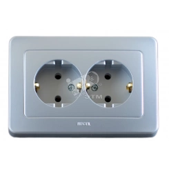 Розетка двойная скрытая с заземлением серебро