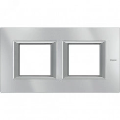 Axolute. Рамка декоративная прямоугольная немецкого стандарта. Горизонтальная установка. Цвет ''Алюминий'' Монохром. 2+2 модуля.