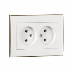 Розетка RAIN двойная б/з керамика белая с боковой вставкой золото Розетка RAIN двойная б/з керамика белая с боковой вставкой золото
