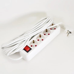 Удлинитель с заземлением 4 входа 10 метров с выключателем Удлинитель с заземлением 4 входа 10 метров с выключателем