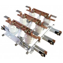 Разъединитель РВЗ-10/630-III в комплекте с приводами и вилками Разъединитель РВЗ-10/630-III в комплекте с приводами и вилками