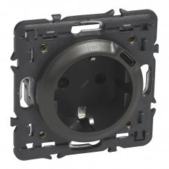 Celiane. Розетка комбинированная 2К+З 16А ~250В со встроенным зарядным устройством USB C 1.5А 5В. С лицевой панелью и суппортом. Цвет Графит Celiane. Розетка комбинированная 2К+З 16А ~250В со встроенным зарядным устройством USB C 1.5А 5В. С лицевой панелью и суппортом. Цвет Графит