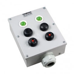 Пост управления ПКУ-15-21.141-54У2 (1xКЕ081/2(1з+1р) черная + 1xКЕ081/2(1з+1р) красная + 1xПЕ081/1(2з) переключатель на 3 положения + 1xКЕ141/2(2з) красная, гриб с фиксацией + PG-21) Пост управления ПКУ-15-21.141-54У2 (1xКЕ081/2(1з+1р) черная + 1xКЕ081/2(1з+1р) красная + 1xПЕ081/1(2з) переключатель на 3 положения + 1xКЕ141/2(2з) красная, гриб с фиксацией + PG-21)