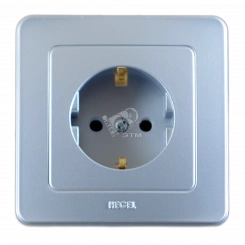 Розетка скрытая с заземлением со шторками серебро