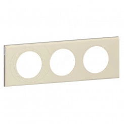 Рамка, трехпостовая, кожа макиато Рамка, трехпостовая, кожа макиато