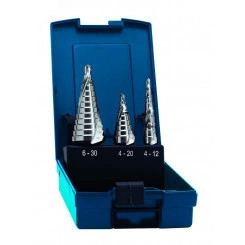 Набор сверл ступенчатых, 3 пр., HSS, d 4-12, 4-20, 6-30 мм, спиральная канавка, трехплоскостной хвостовик, CBN шлифовка Набор сверл ступенчатых, 3 пр., HSS, d 4-12, 4-20, 6-30 мм, спиральная канавка, трехплоскостной хвостовик, CBN шлифовка