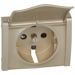 Galea Life Панель лицевая розетки 2К+З со шторками с крышкой титан Galea Life Панель лицевая розетки 2К+З со шторками с крышкой титан