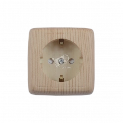 Розетка наружная с заземлением с изоляционной пластиной со шторками сосна Розетка наружная с заземлением с изоляционной пластиной со шторками сосна