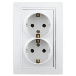 Розетка Intro Plano 1Э-205-01 с заземлением двойная розетка 2X2P+E Schuko, 16А-250В, IP20, СУ, без лапок, белый