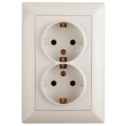 Розетка Intro Solo 4-208-02 с заземлением двойная 2X2P+E Schuko со шторками, 16А-250В, IP20, СУ, слоновая кость