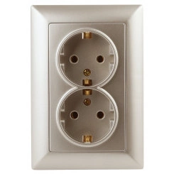 Розетка Intro Solo 4-205-04 с заземлением двойная 2X2P+E Schuko, 16А-250В, IP20, СУ, шампань Розетка Intro Solo 4-205-04 с заземлением двойная 2X2P+E Schuko, 16А-250В, IP20, СУ, шампань
