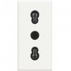 Axolute Розетка 2К+З 10/16А 250В~ с экранированными контактами белый