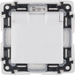 Valena LIFE IP44 Розетка силовая 2К+З со шторками с крышкой белая Valena LIFE IP44 Розетка силовая 2К+З со шторками с крышкой белая
