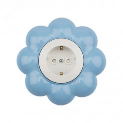 Розетка одноместная KRANZ HAPPY Цветок скрытой установки, заземл и шторками, белая/голубая Розетка одноместная KRANZ HAPPY Цветок скрытой установки, заземл и шторками, белая/голубая