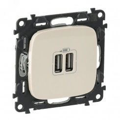 Зарядное устройство Valena ALLURE два USB-разъема 240В/5В 1500мА лицевая панель слоновая кость Зарядное устройство Valena ALLURE два USB-разъема 240В/5В 1500мА лицевая панель слоновая кость