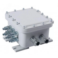 Коробка коммутационная взрывозащищённая КВМК 1.0-Exd-A-302021 (А(3 КВ М25КМ-Р22-Л, 2 КВ З П25-Л)-С(2 КВ М50КМ38-Л)-(14х2,5ммВ+ШНИ 6х9-8-PE) 1ExdbIIСT6GbX, IP66/67, алюминиевый сплав Коробка коммутационная взрывозащищённая КВМК 1.0-Exd-A-302021 (А(3 КВ М25КМ-Р22-Л, 2 КВ З П25-Л)-С(2 КВ М50КМ38-Л)-(14х2,5ммВ+ШНИ 6х9-8-PE) 1ExdbIIСT6GbX, IP66/67, алюминиевый сплав