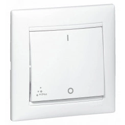 VALENA Выключатель на 2 положения 10A IP44 белый VALENA Выключатель на 2 положения 10A IP44 белый