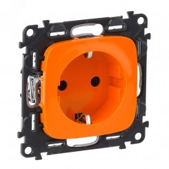 Valena ALLURE Розетка силовая 2К+З 16А 250В со шторками безвинтовые зажимы с лицевой панелью Оранжевая Valena ALLURE Розетка силовая 2К+З 16А 250В со шторками безвинтовые зажимы с лицевой панелью Оранжевая