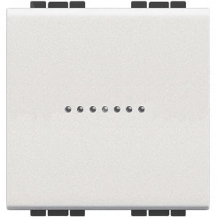 Livinglight. Выключатель аксиальный одноклавишный 10А 250В. Автоматические клеммы. 2 модуля. Цвет Белый Livinglight. Выключатель аксиальный одноклавишный 10А 250В. Автоматические клеммы. 2 модуля. Цвет Белый