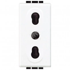 Розетка 2П с заземлением 16A 250В с защитными шторками Розетка 2П с заземлением 16A 250В с защитными шторками