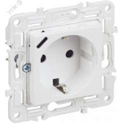 SKANDY Розетка с заземлением с защитными шторками 16А с USB C 18Вт SK-R17W арктический белый IEK SKANDY Розетка с заземлением с защитными шторками 16А с USB C 18Вт SK-R17W арктический белый IEK