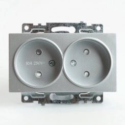 Розетка 2-местная с защитной шторкой (механизм) б/з, 250В, 10А, серия Катрин, серебро Stekker Розетка 2-местная с защитной шторкой (механизм) б/з, 250В, 10А, серия Катрин, серебро Stekker