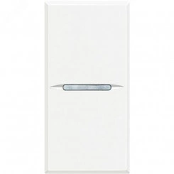 Axolute. Переключатель аксиальный одноклавишный 10А 250В. Винтовые клеммы. 1 модуль. Цвет Белый Axolute. Переключатель аксиальный одноклавишный 10А 250В. Винтовые клеммы. 1 модуль. Цвет Белый