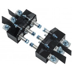 Панель втычная ПМм1-400е/630е c задним резьбовым присоединением для ВА88-39 MASTER с электронным расцепителем Панель втычная ПМм1-400е/630е c задним резьбовым присоединением для ВА88-39 MASTER с электронным расцепителем